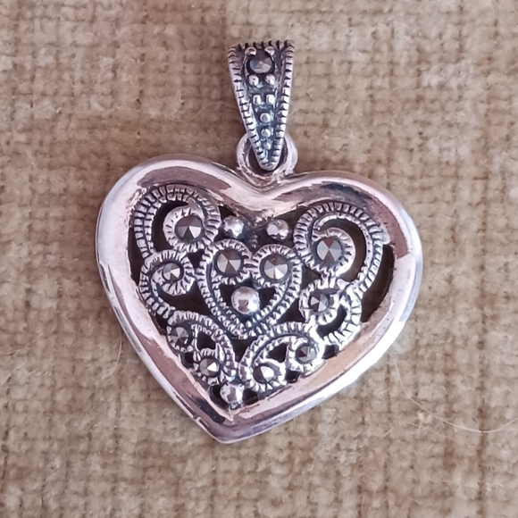 925 Sterling Silver Vintage Ornate Heart Pendant - Picture 4 of 7